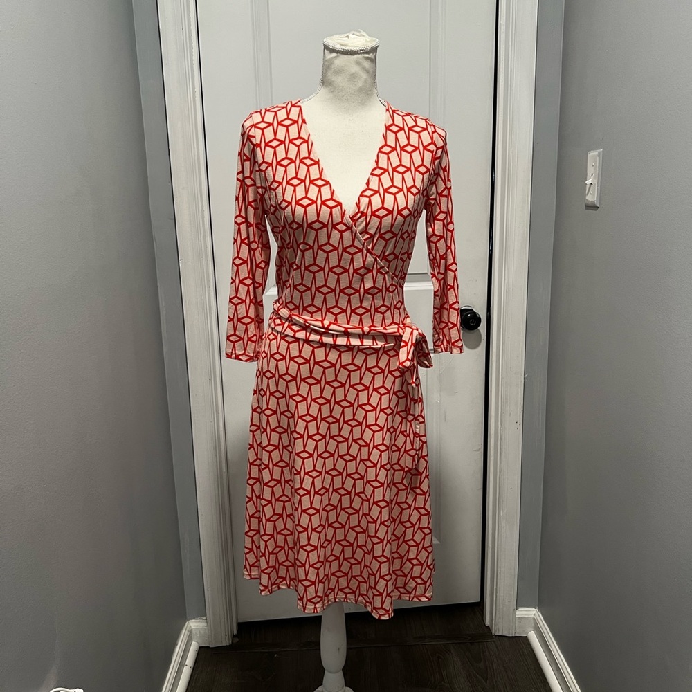 41 Hawthorn Renesme geo cube faux wrap jersey dress. Coral  + pale peachy color